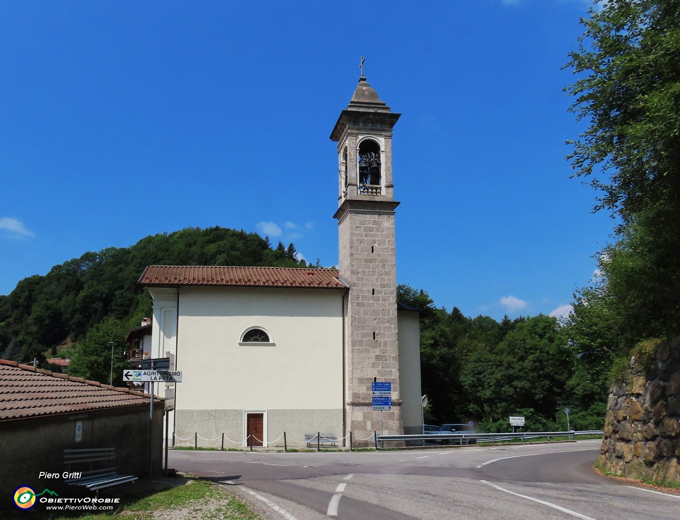 70 Al Passo del Suchello-Santuario Madonna della neve (900 m).JPG